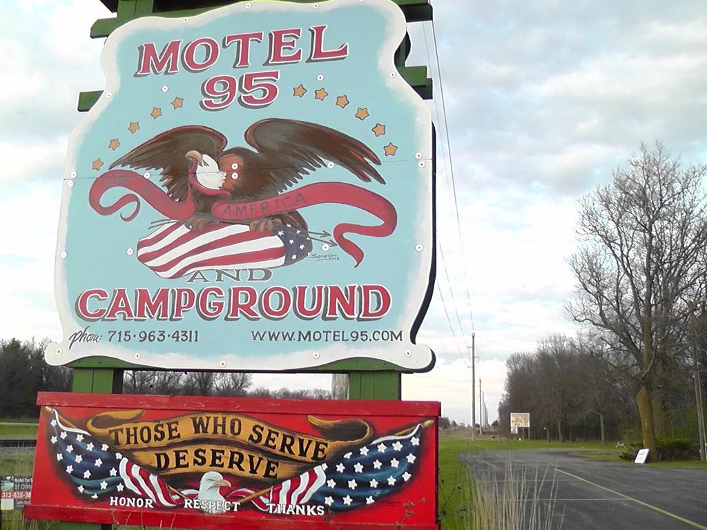 Motel 95 & Campground Hixton Eksteriør billede
