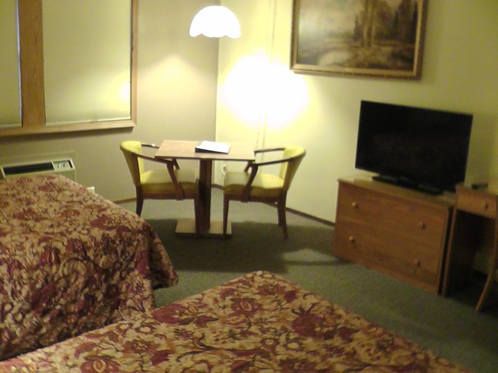 Motel 95 & Campground Hixton Eksteriør billede
